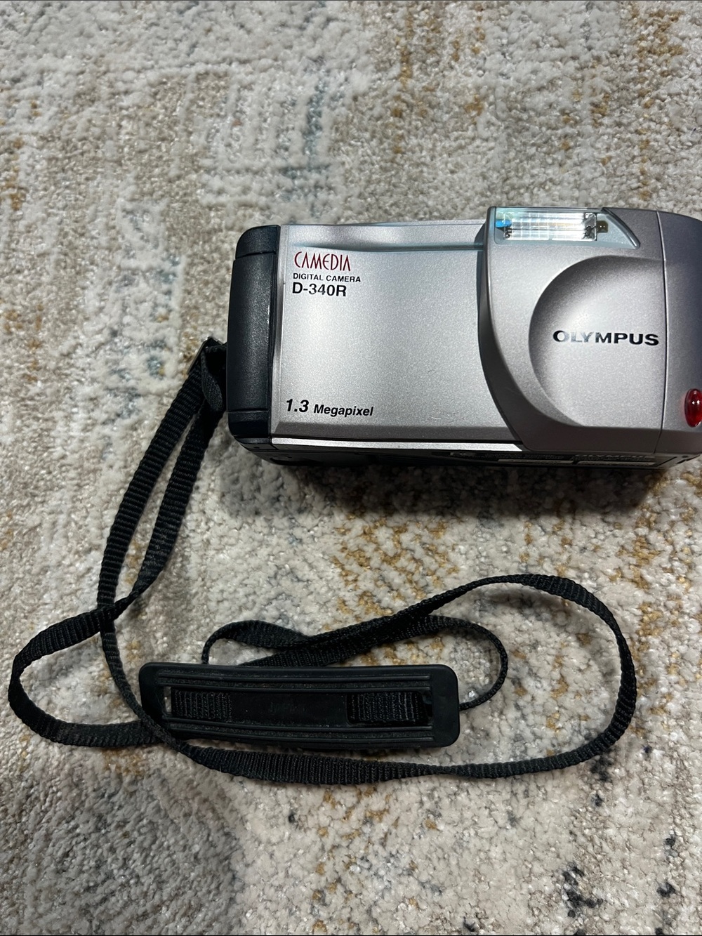 Olympus Silver Compact Digital Camera with Wrist Strap D-340R z32